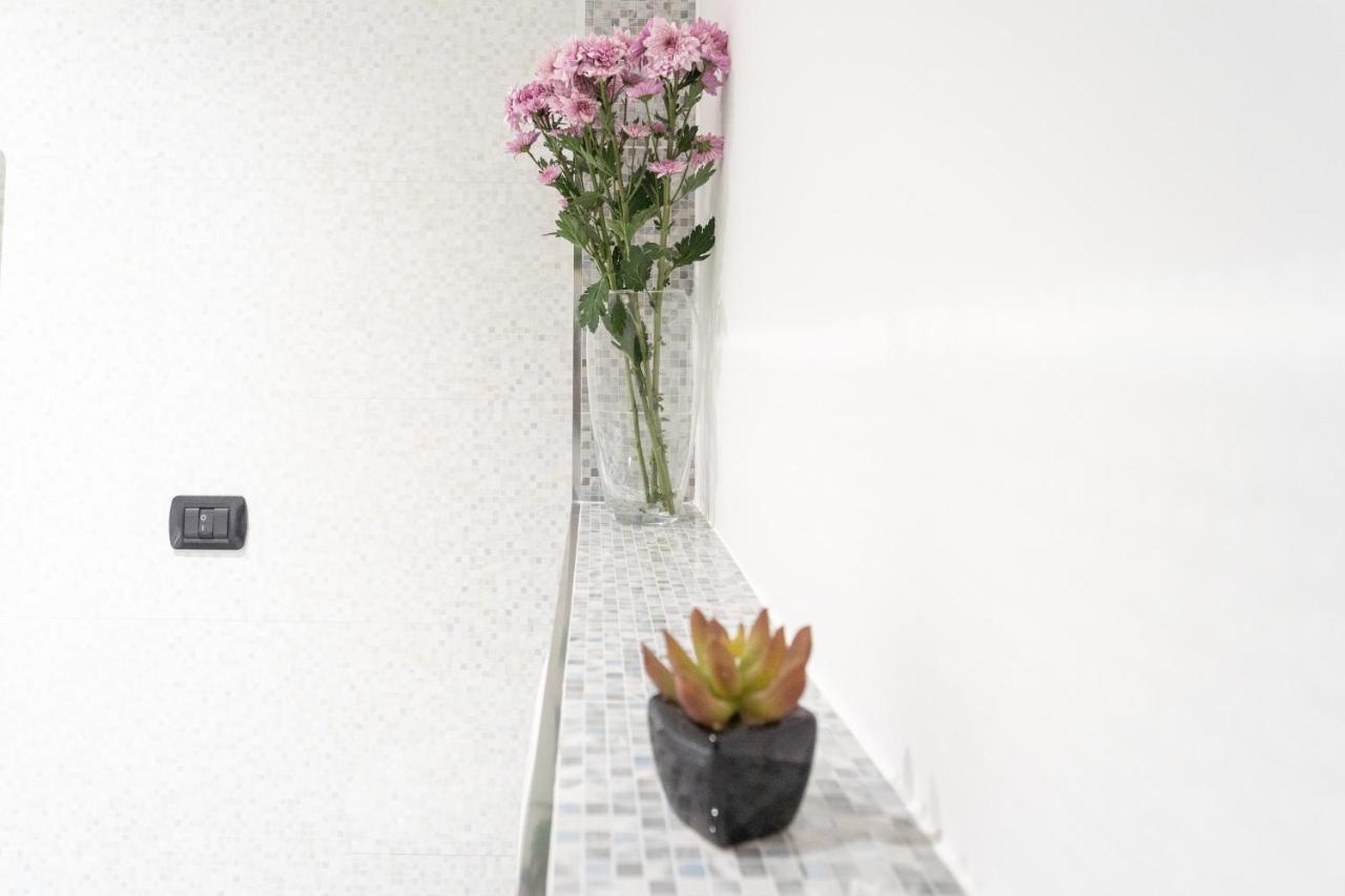 White Flat In Como City Center By Rent All Como Eksteriør billede